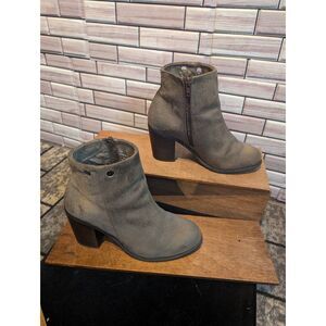 Maurices block heeled gray ankle boots size 7.5m.